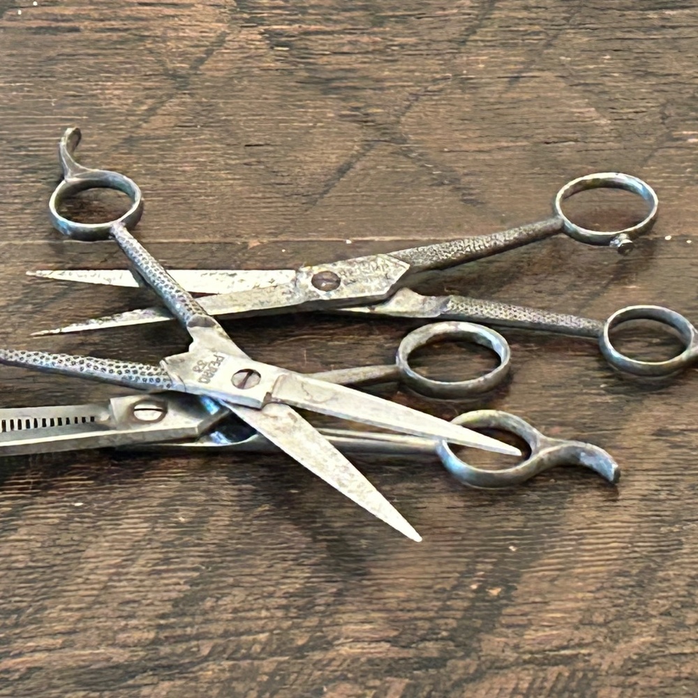 Three Vintage Barber Shears - Picture 4 of 9